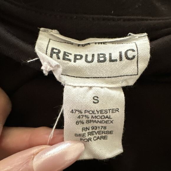 FOR THE REPUBLIC Top Womens Small Black Pullover Cropper Twist Front Athleisure - Picture 4 of 6